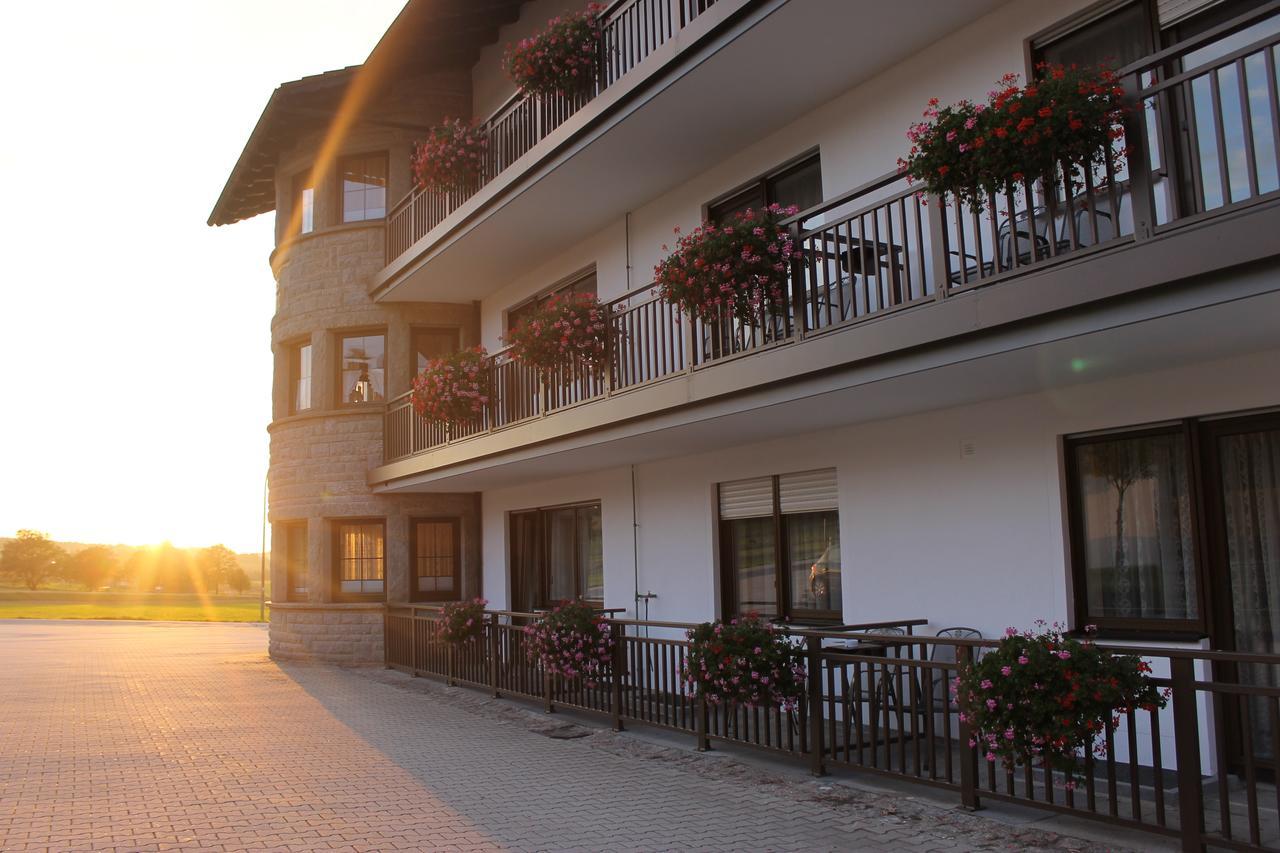 Landhotel Kastanienhof Georgenberg Exterior foto